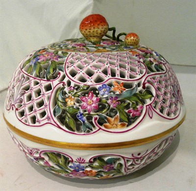 Lot 64 - Continental Herend porcelain chestnut basket with cover