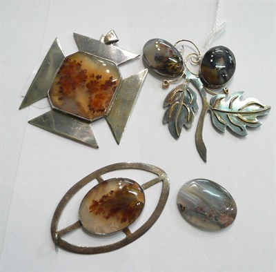 Lot 85 - Two moss agates mounted in a leaf frame, two other mounted moss agates and one loose