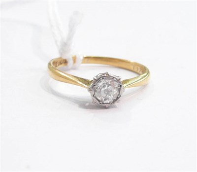 Lot 283 - A diamond solitaire ring