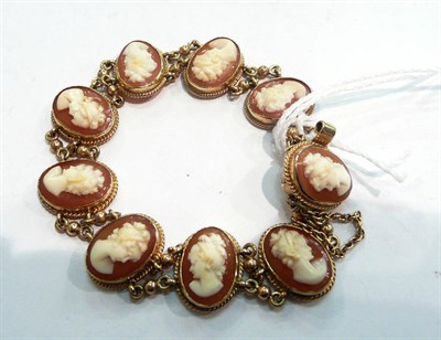 Lot 399 - 9ct gold cameo-set bracelet