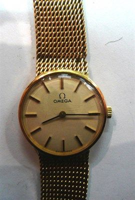 Lot 414 - A 9ct gold lady's Omega wristwatch