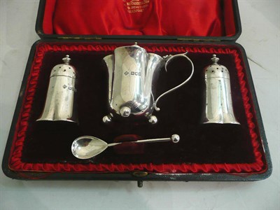 Lot 430 - Cased silver condiment set