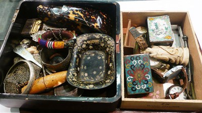 Lot 433 - Tortoiseshell scissor case and small items including jewellery, etc