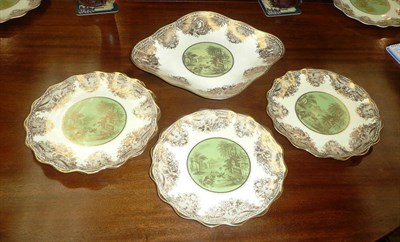 Lot 540 - A Wedgwood dessert service of seventeen pieces with a central classical pattern