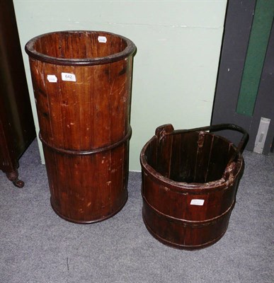 Lot 642 - A bucket and a stick stand