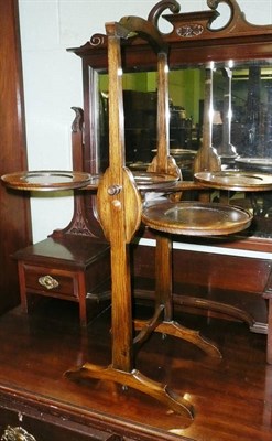 Lot 644 - An oak monoplane cakestand