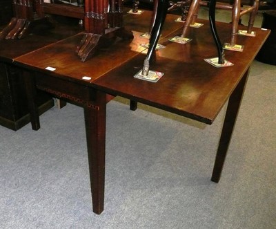 Lot 656 - Mahogany drop-leaf table