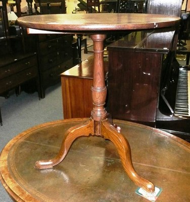 Lot 662 - Flip-top table