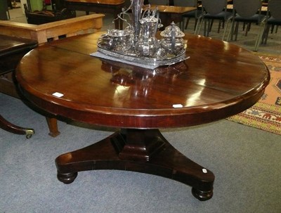 Lot 681 - Victorian mahogany breakfast table