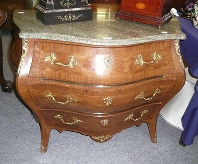 Lot 699 - 20th century bombe shaped commode