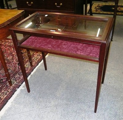 Lot 724 - Stained mahogany bijouterie cabinet