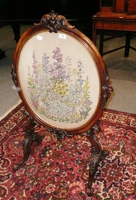 Lot 726 - Oval embroidered firescreen