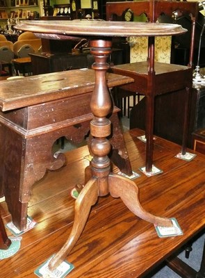 Lot 750 - Small tripod table