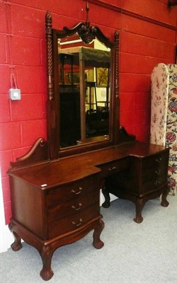 Lot 841 - Modern dressing table