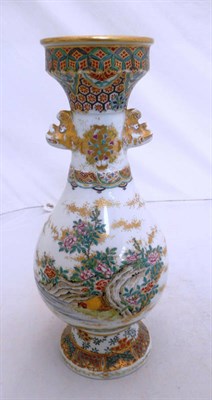 Lot 22 - A 20th century Chinese vase decorated with a hen