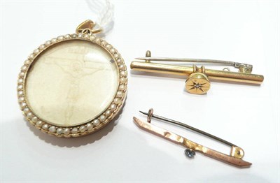 Lot 68 - A seed pearl locket and two bar brooches