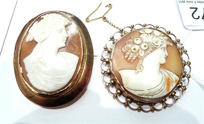 Lot 72 - Two cameo brooches