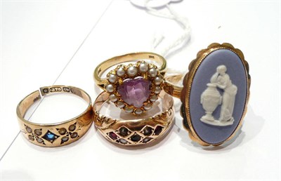Lot 79 - Four assorted rings