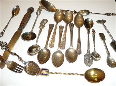Lot 82 - Small quantity of teaspoons