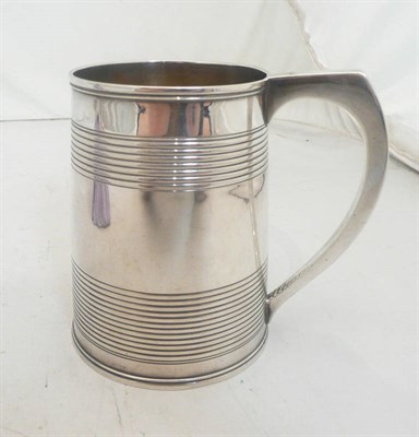 Lot 105 - Georgian silver mug, 11oz