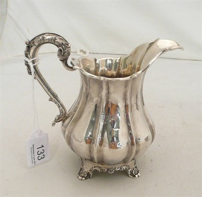 Lot 133 - A Georgian silver milk jug, 8oz