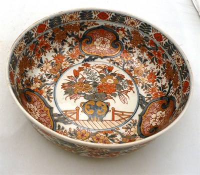 Lot 141 - A Japanese Imari bowl