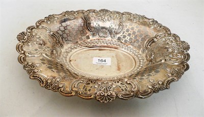 Lot 164 - A large silver fruit bowl with pierced decoration, 11oz