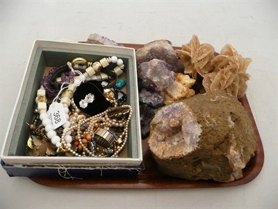 Lot 368 - Quantity of costume jewellery and minerals