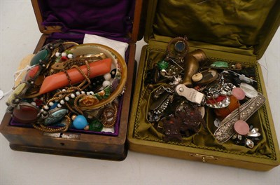 Lot 373 - A small quantity of paste jewellery and costume jewellery