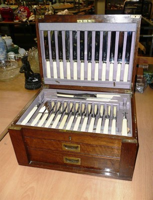 Lot 383 - Oak cased canteen of cutlery