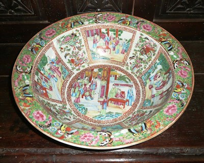 Lot 386 - A Chinese porcelain water bowl decorated in Canton style with figurative panels