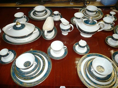 Lot 401 - Royal Doulton Carlisle dinner and tea service