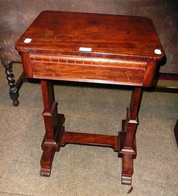 Lot 506 - William IV mahogany single drawer side table