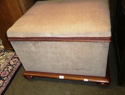 Lot 580 - Victorian ottoman box