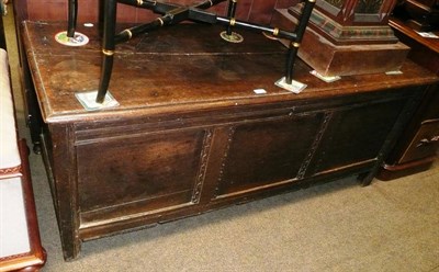 Lot 582 - 17th century oak coffer