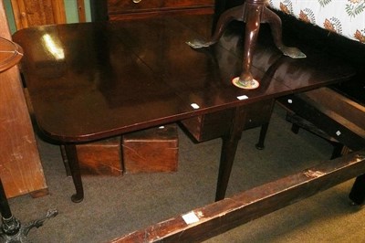 Lot 592 - Georgian mahogany gateleg table