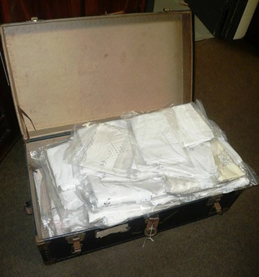 Lot 598 - A trunk of linen including bedspreads, place mats, tray cloths, damask napkins and tablecloths