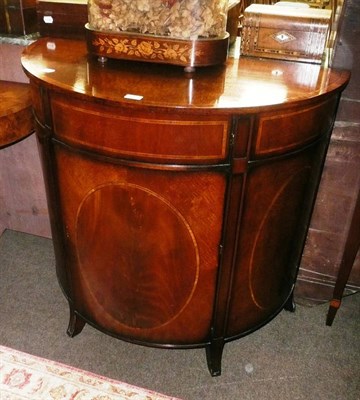 Lot 618 - Reproduction mahogany half moon dwarf cupboard