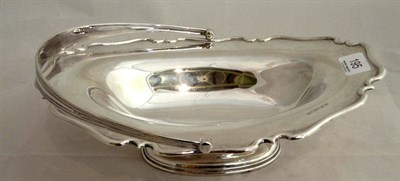 Lot 195 - An oval silver fruit basket with swing handle, 23oz