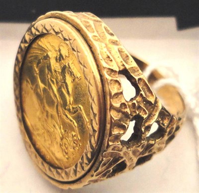 Lot 223 - A full sovereign ring, dated 1908