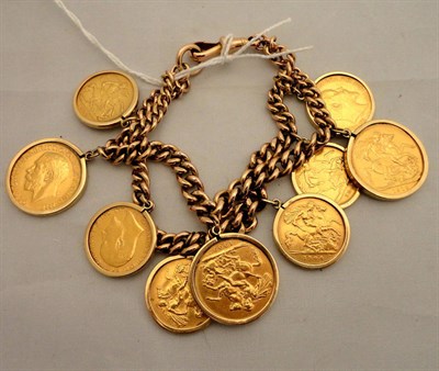 Lot 242 - An Albert bracelet hung with six half sovereigns (1907, 1903, 1904, 1913, 1910 and 1898) and...