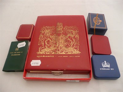 Lot 326 - Coins, silver dish and a Halcyon days box