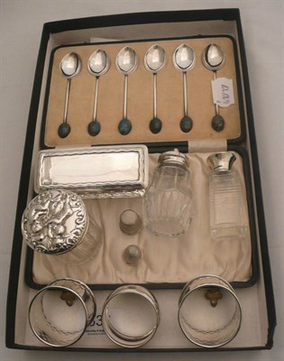 Lot 336 - Silver coffee bean spoons, napkin rings, rectangular box etc