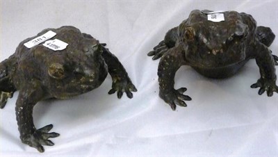 Lot 381 - Two bronzed frogs