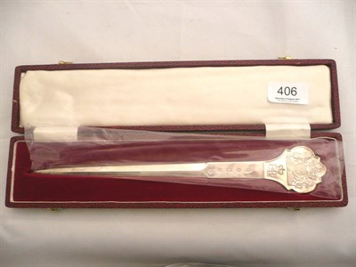 Lot 406 - A silver Elizabeth II commemorative letter knife, cased