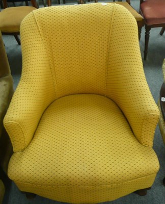 Lot 566 - An Edwardian upholstered tub chair