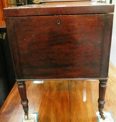 Lot 594 - Mahogany cellaret