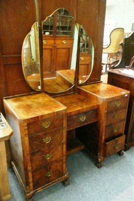 Lot 606 - A walnut dressing table with triptych dressing mirror