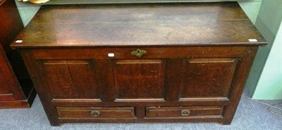 Lot 613 - A 19th century oak mule chest