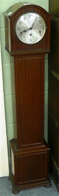 Lot 623 - A 1920/1930s mahogany grandmother clock (+key)